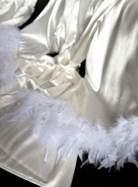 Жіночий атласний комплект Swan халат та нічна сорочка Білий М Swan -1001 фото